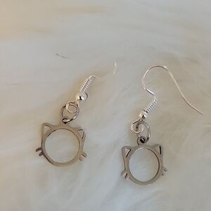 Silver cat 🐈 earrings. Rubber backings